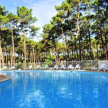 Vtf Les Bruyeres Hotel โมบุยซง ภายนอก รูปภาพ